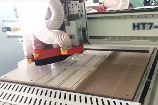 历宏机械数控开料机裁板 家具厂实拍
